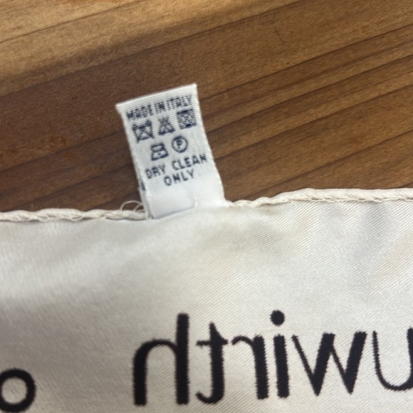 EUC Irene Neuwirth Limited Edition Silk Scarf Featuring Safari Works Aaron Morse - Picture 8 of 8